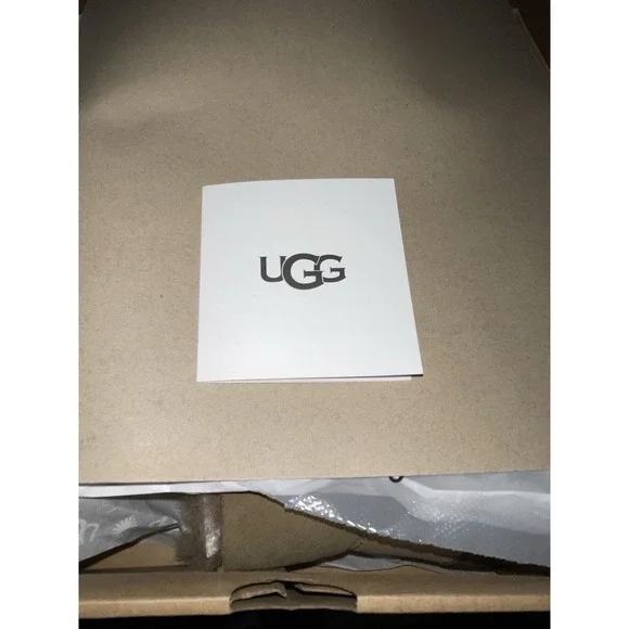 UGG Women's Size 10 Bailey Button II Sheepskin Ankle Snow Boots Hickory Brown - Picture 9 of 10